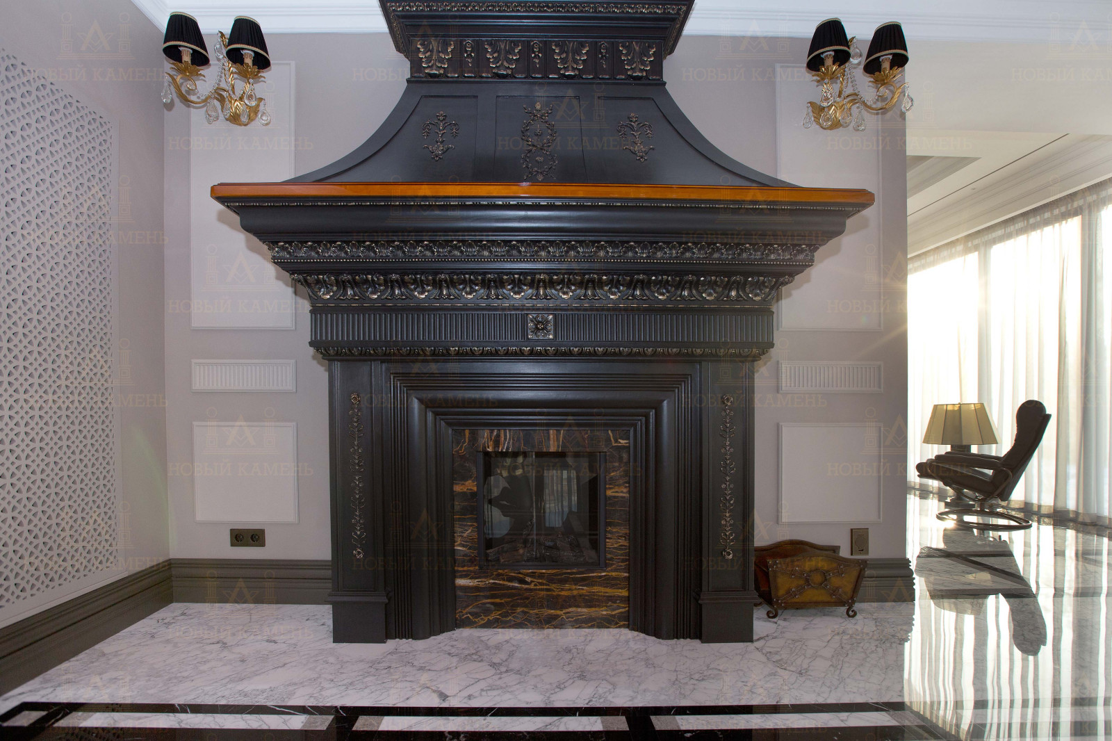 Камин из мрамора