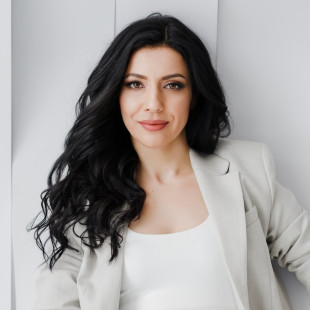 Лора Фирсова