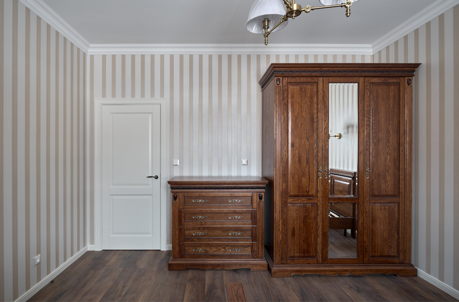 Белые Кантри в классическом интерьере