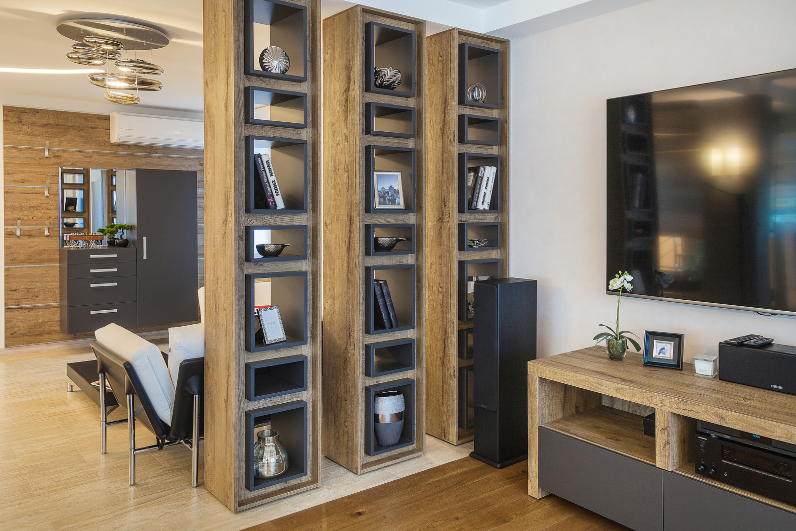 Двухэтажные апартаменты в современной стилистике