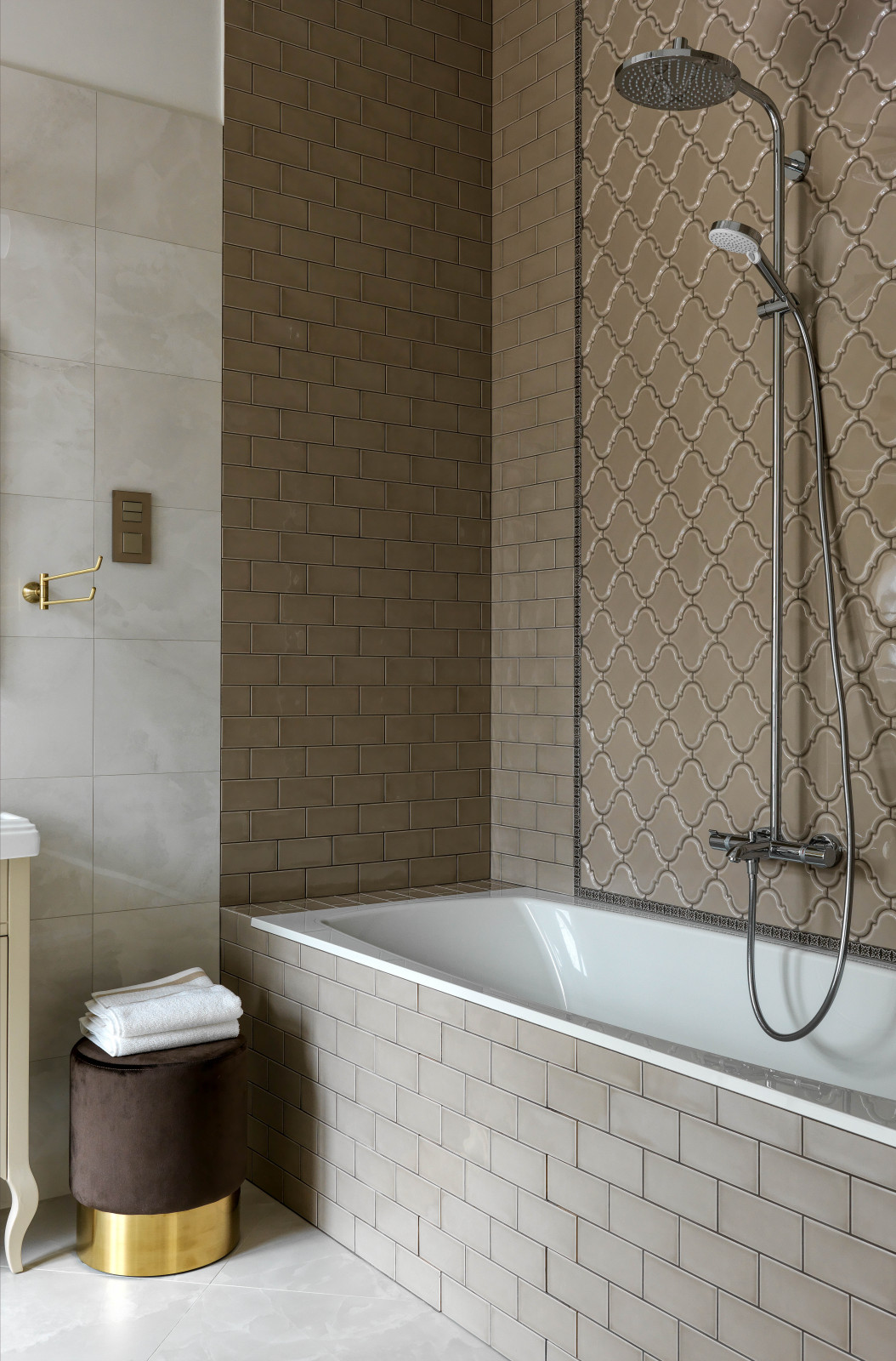 Двухэтажный коттедж в черте Москвы: гостевая ванная