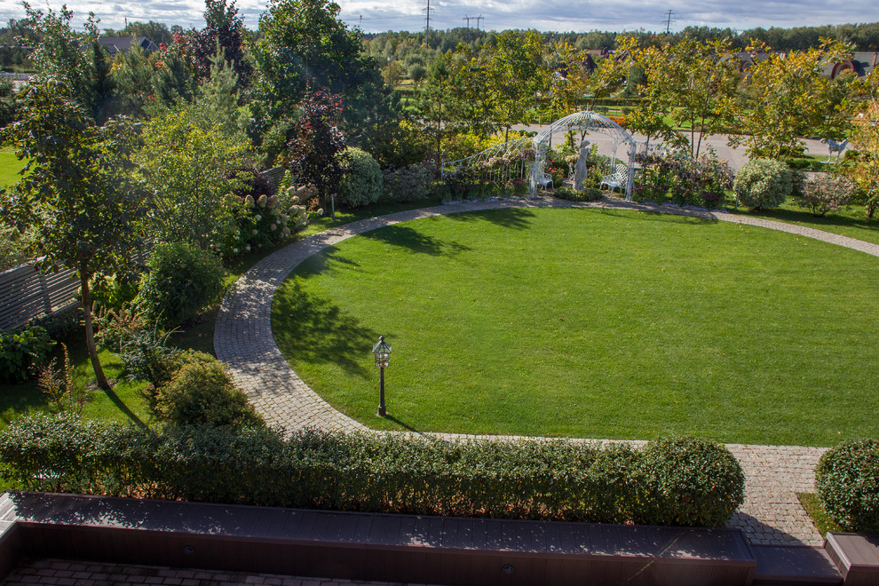 Сад на Пятницком шоссе.  Дизайнер Лариса Юрова