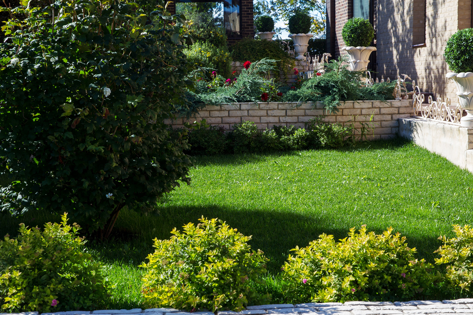 Сад на Пятницком шоссе.  Дизайнер Лариса Юрова