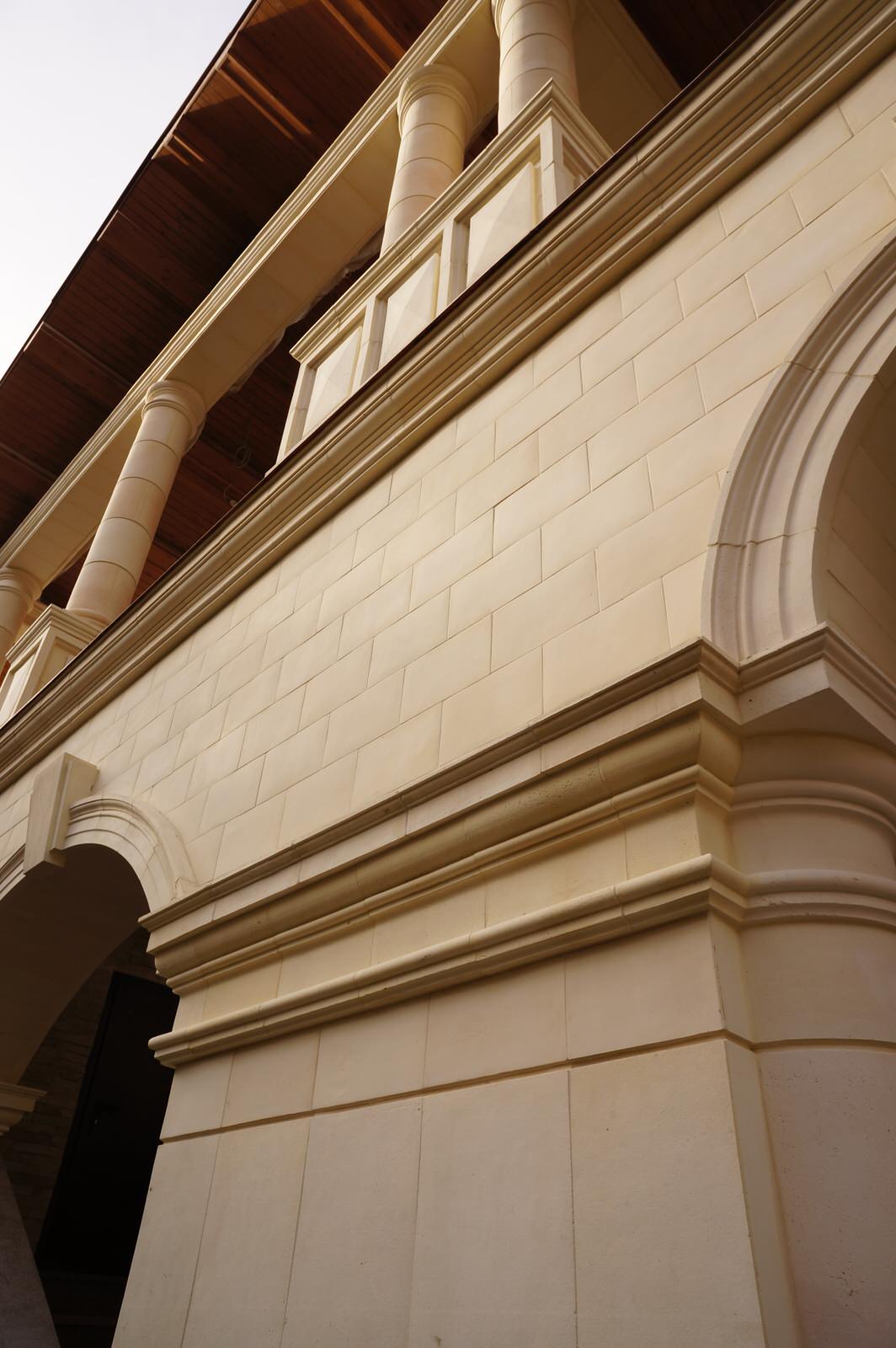 Дом на склоне