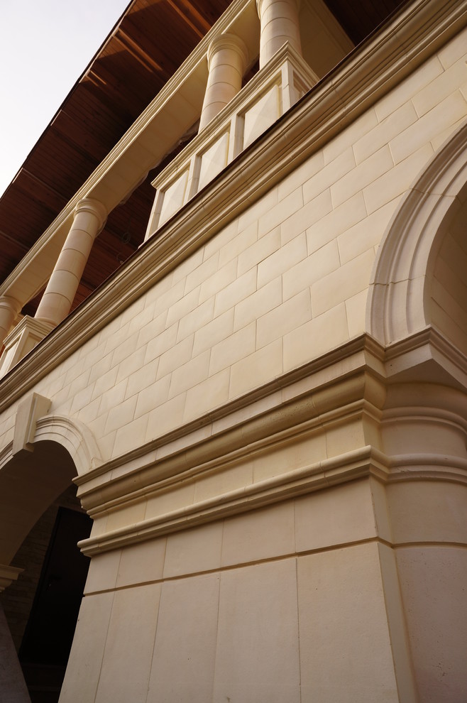 Дом на склоне