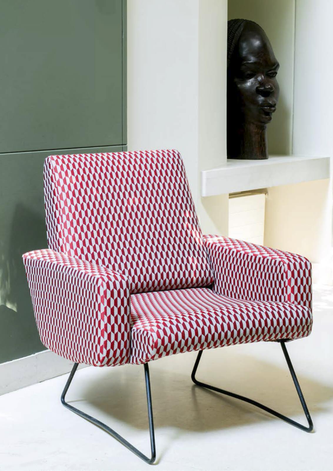 Стильная обивка мебели интересными тканями