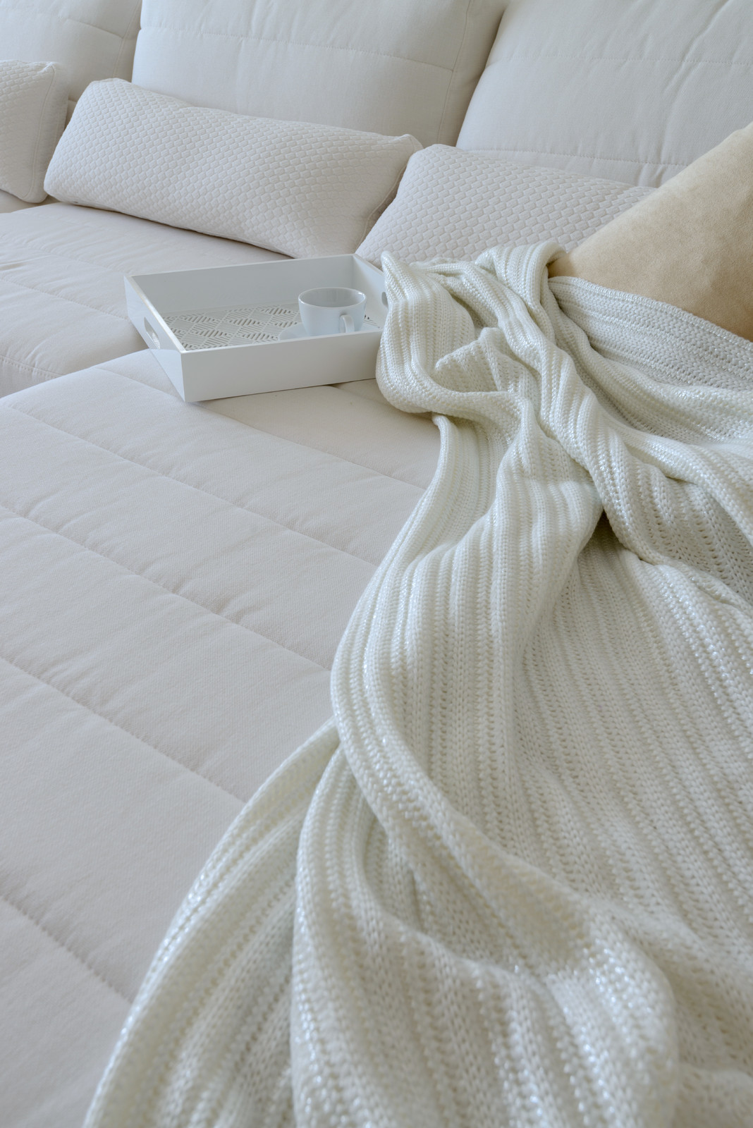 Любовь к белому цвету.