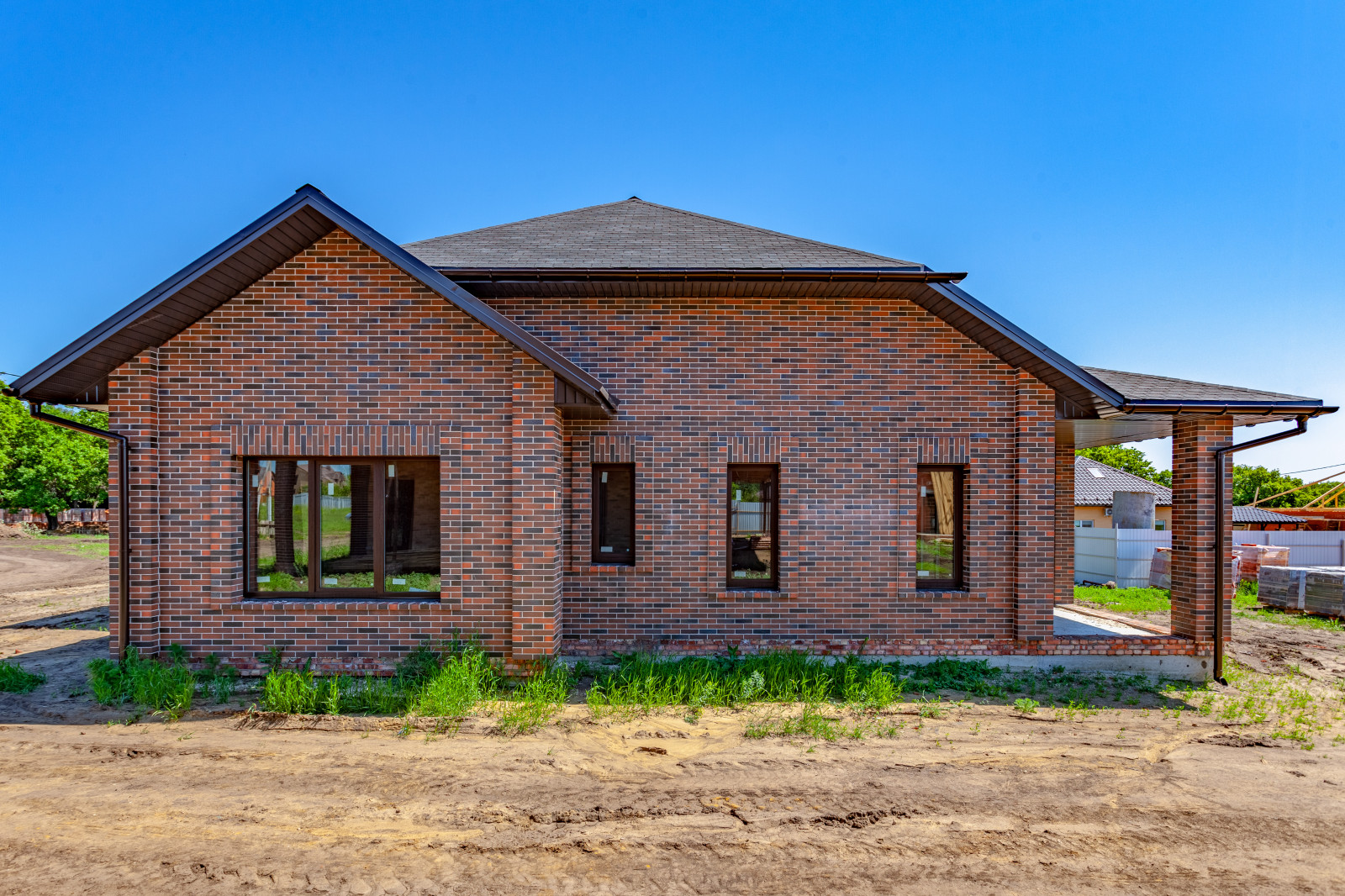 Фасады домов в поселке " Дубровка"