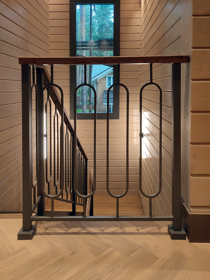 Лестница открытого типа с дубовыми ступенями