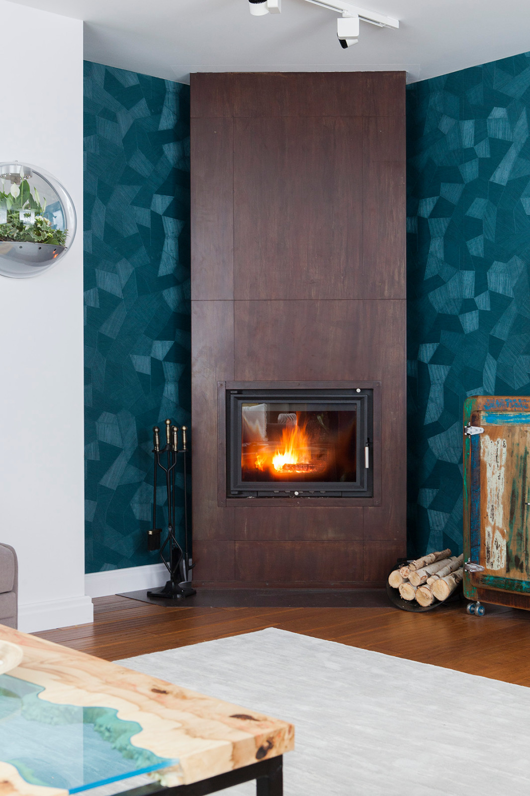 Между морем и землёй