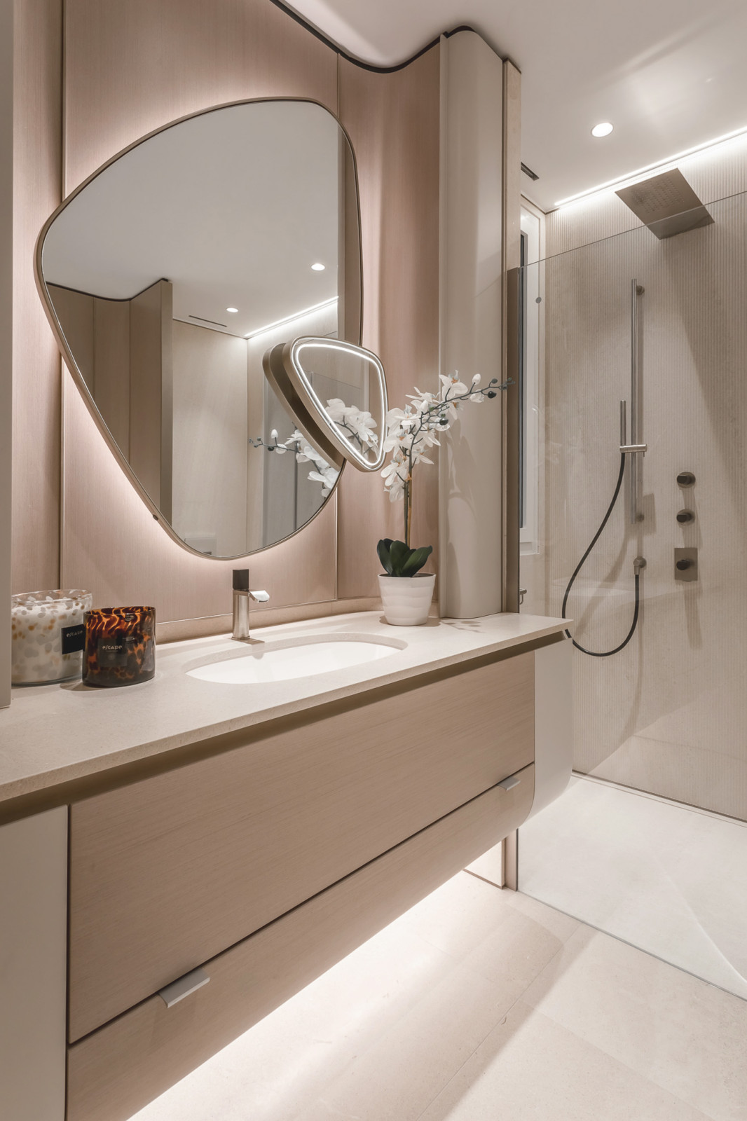 Fusion modern. Interior design of a villa in Monte-Carlo