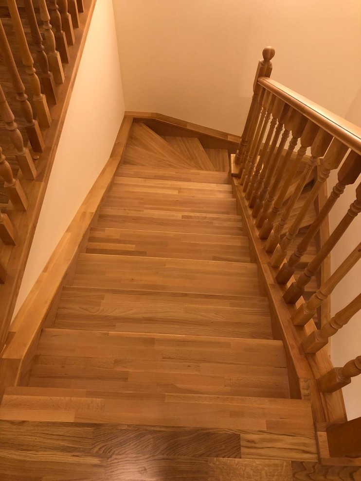 Классическая деревянная лестница