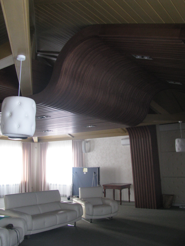 Декоративный потолок из массива дерева.