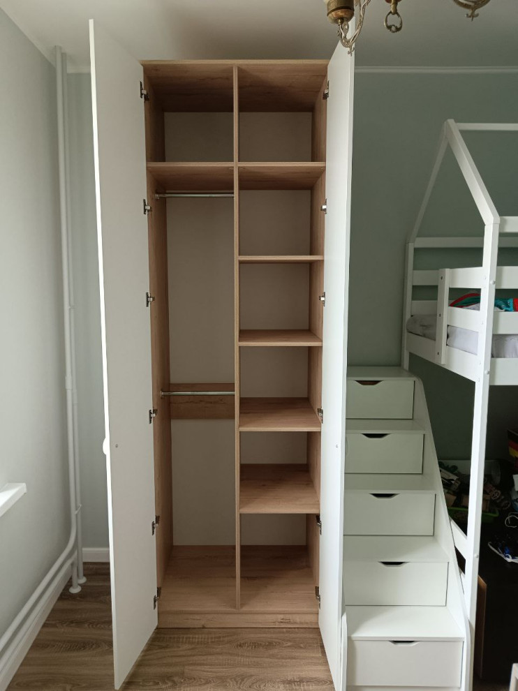 Распашные шкафы