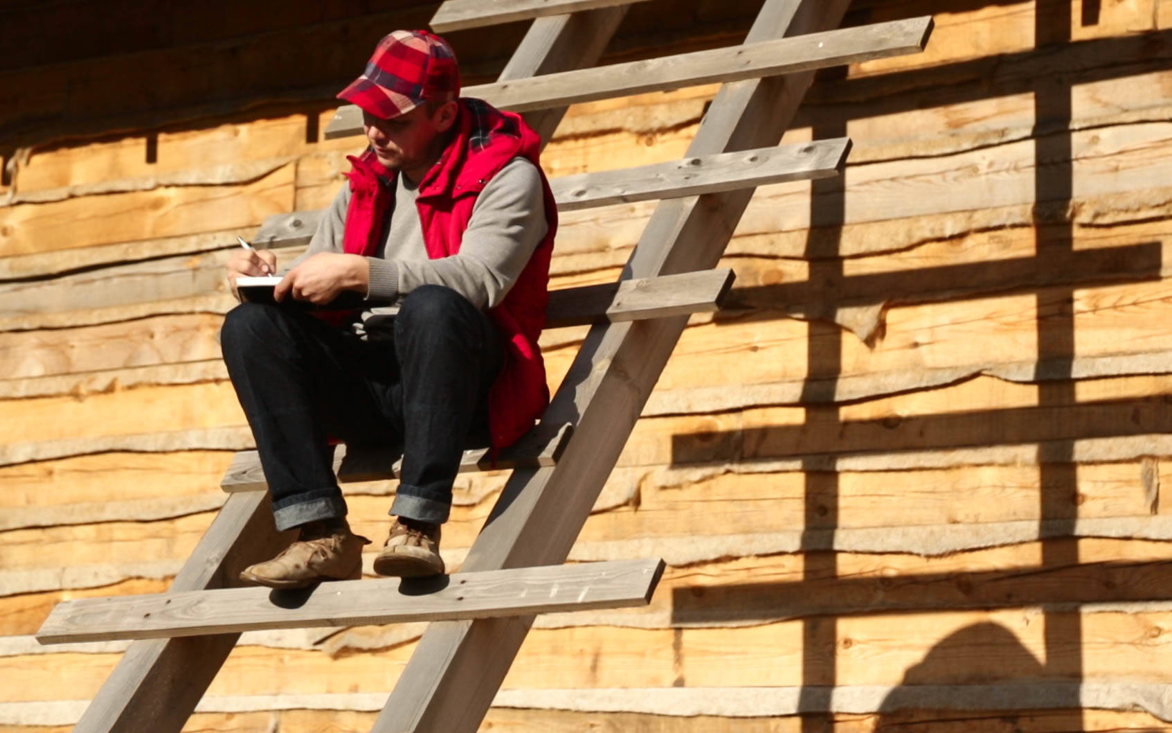 Портрет: Дизайн-лаборатория AUGUST — второе рождение забытых вещей