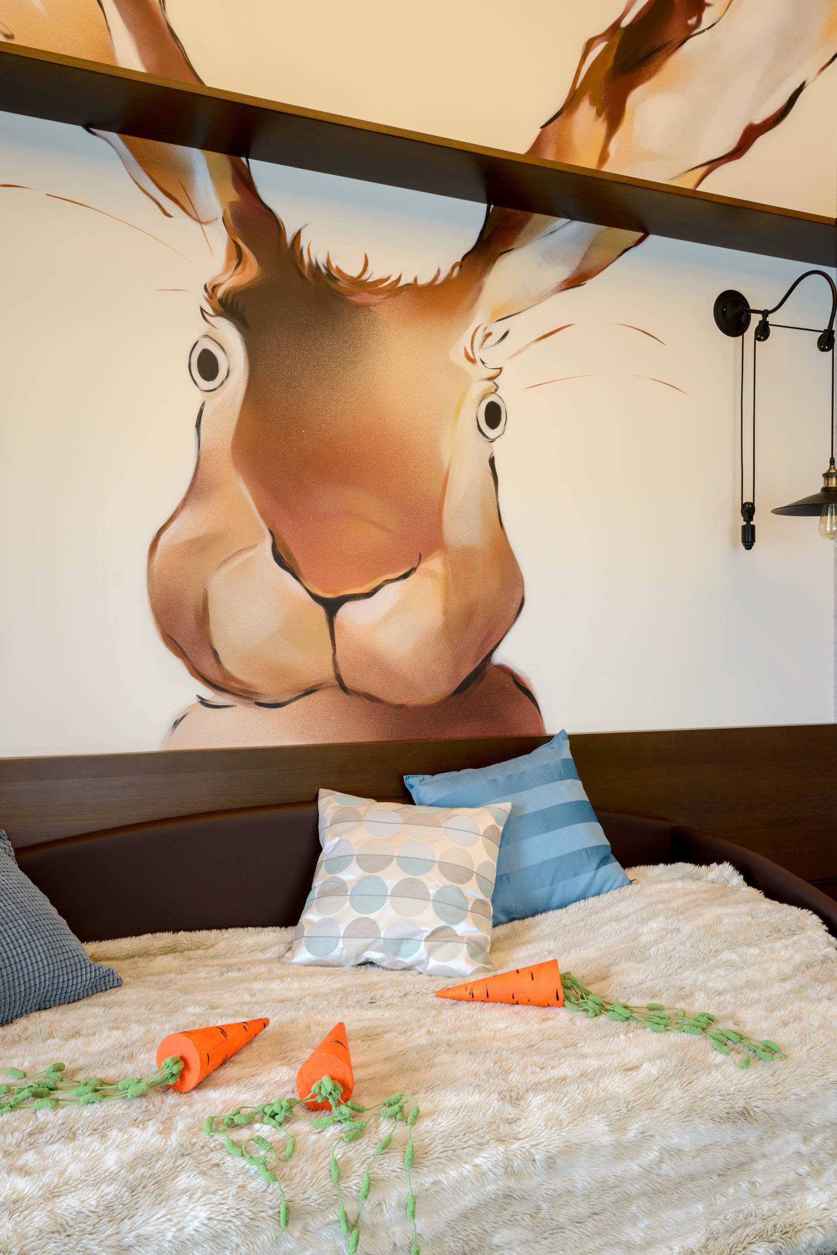 Houzz тур: Дом с кроликом и цветными стенами