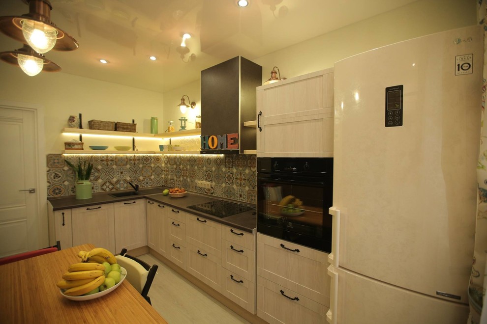 Стеклянный фартук на кухню