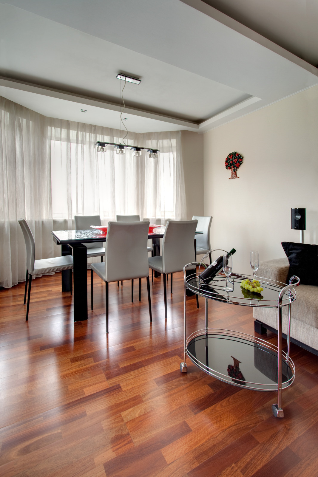 Театральность, динамика и игра контрастов