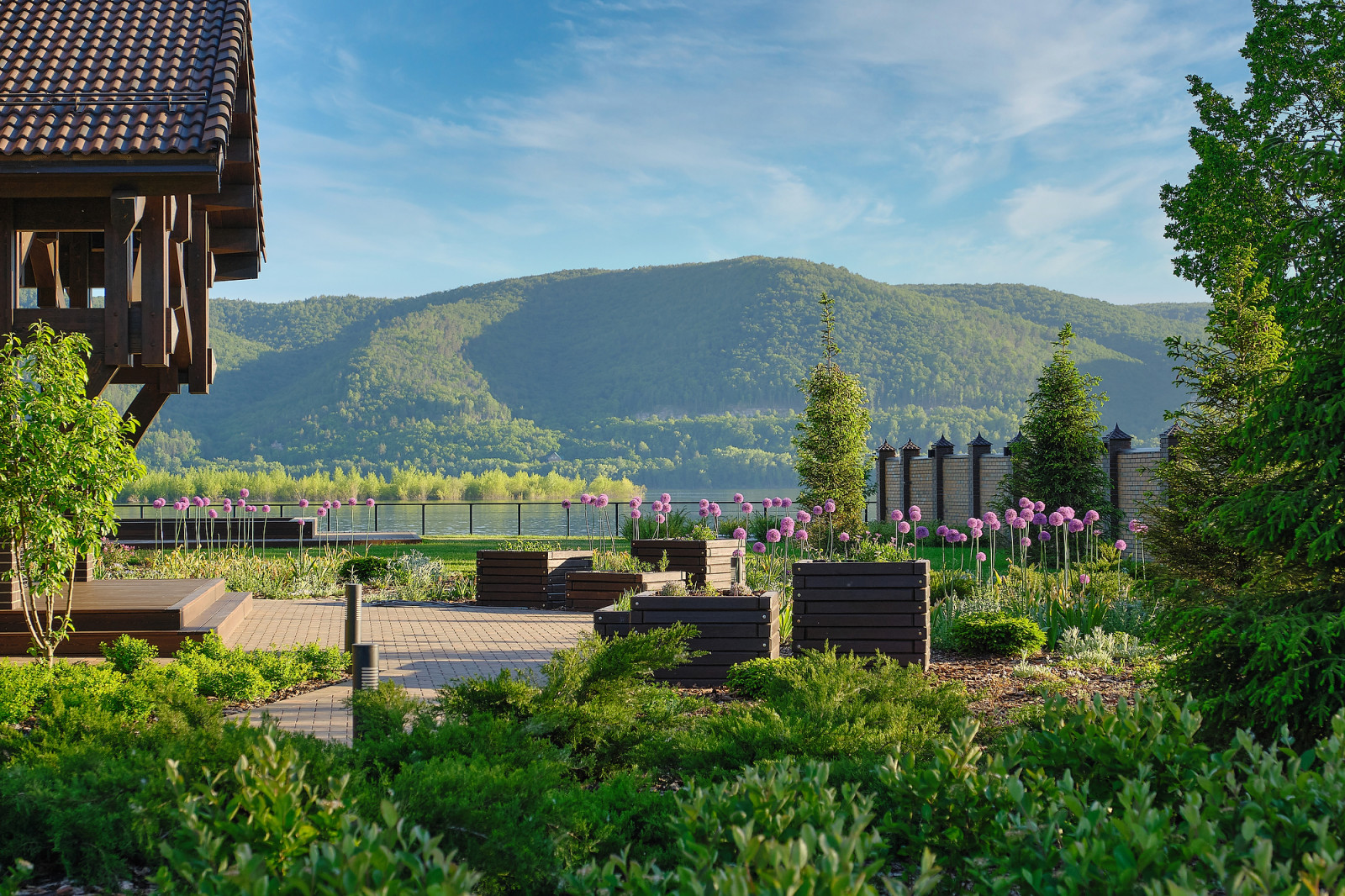 Сад на берегу Волги