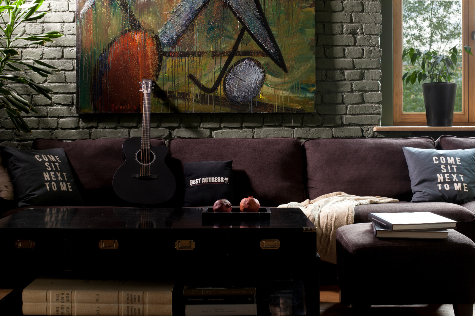 Houzz тур: Тёмный-тёмный интерьер на Таганке