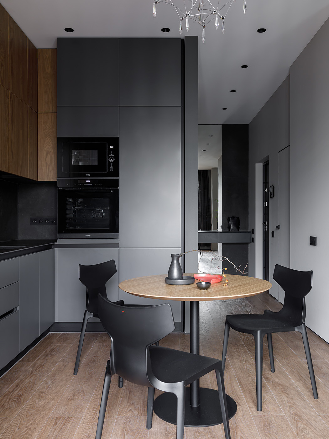 Реализованная квартира под сдачу в темных тонах в ЖК Притяжение