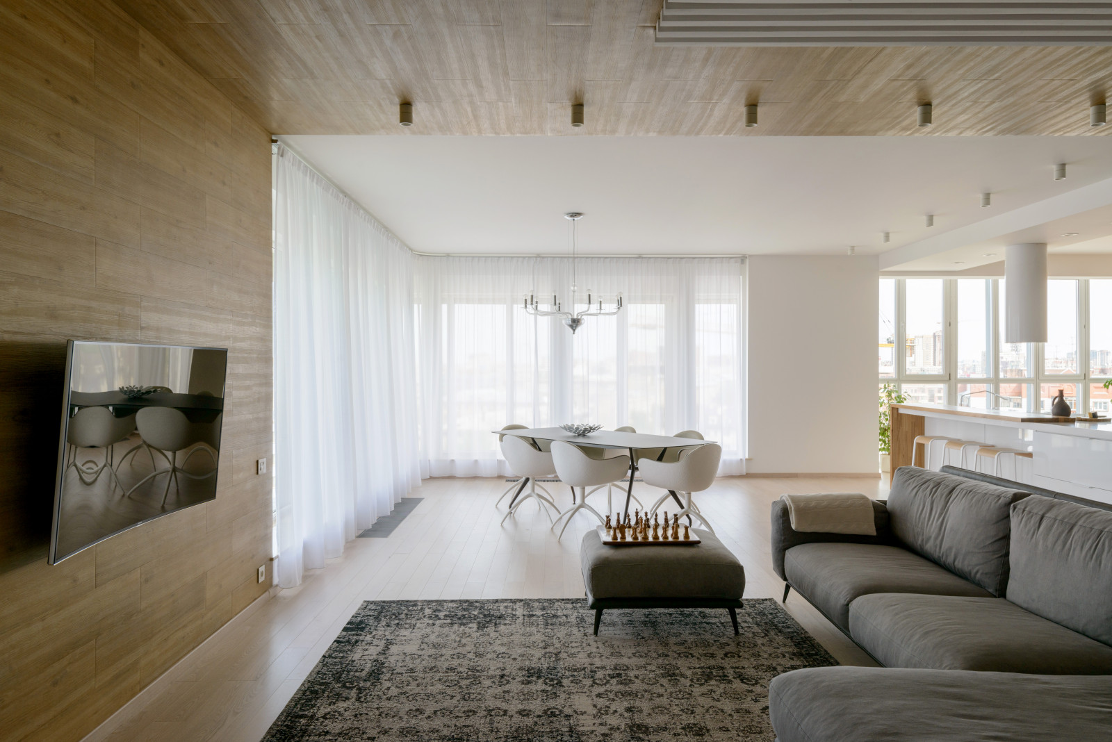 Современная квартира с Сибирским характером.