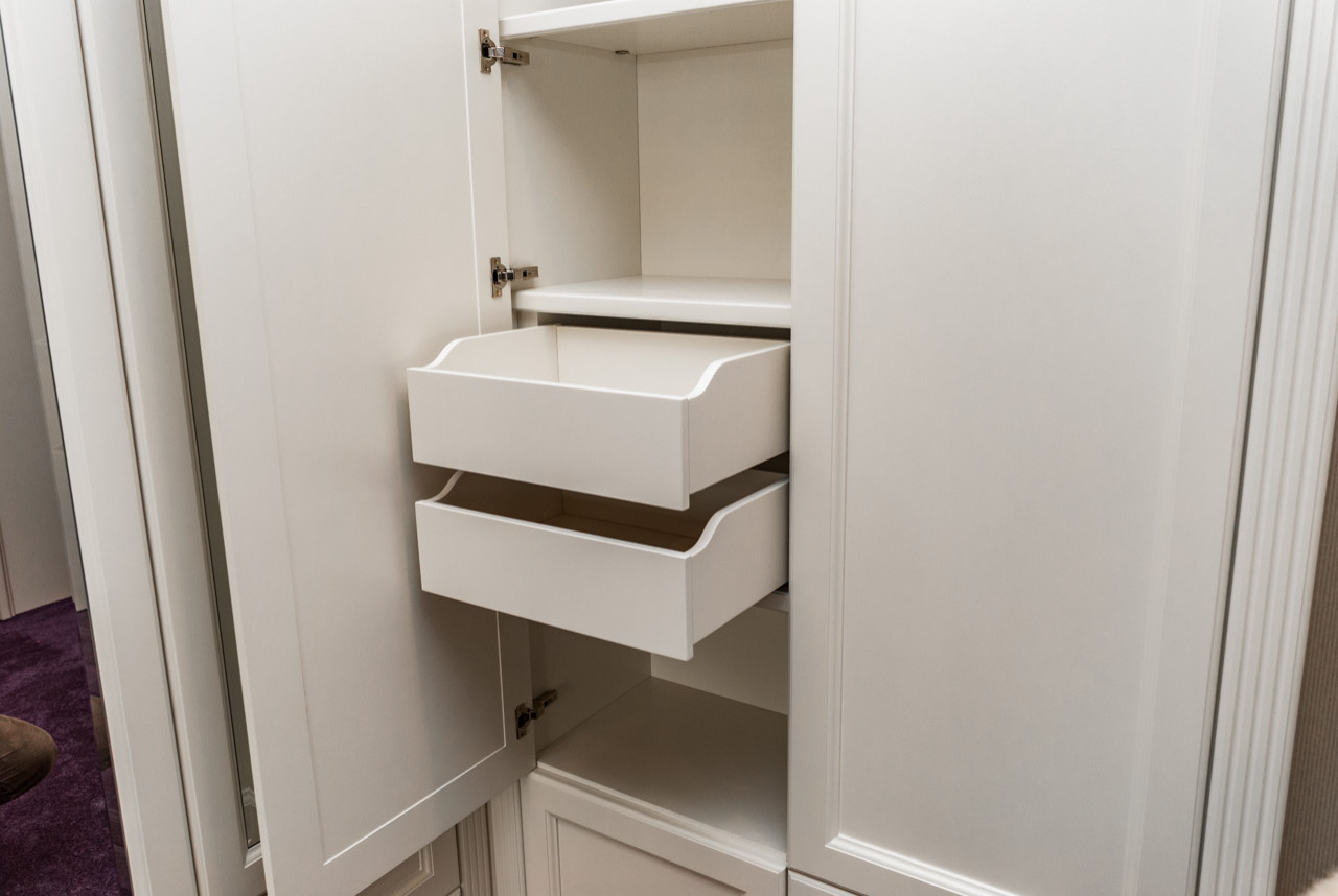 Шкаф в спальне