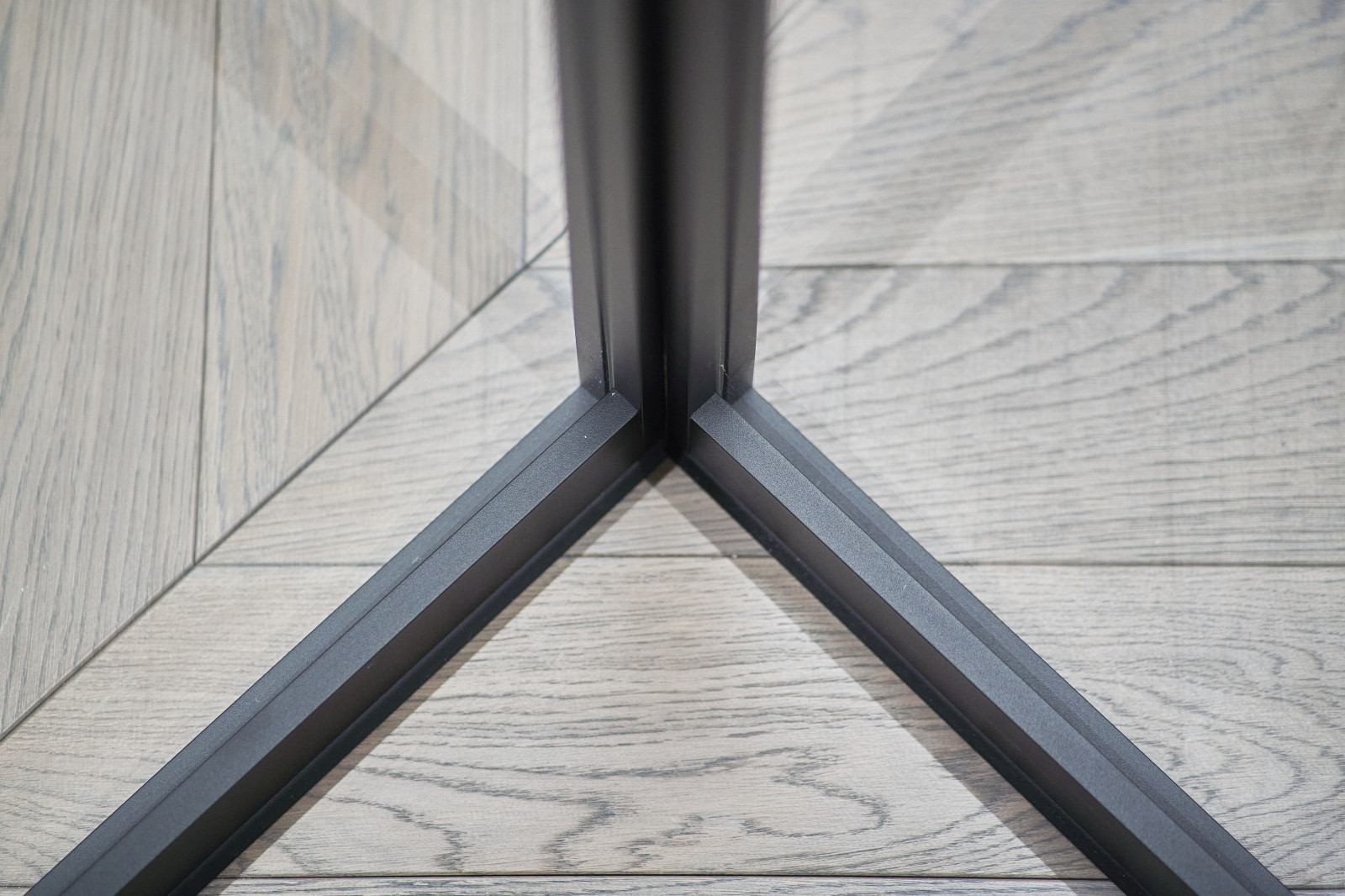 Угловая стеклянная перегородка raumplus в офис