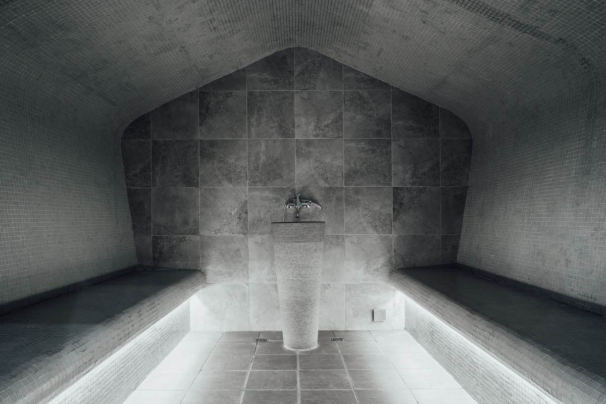 Серый хамам.