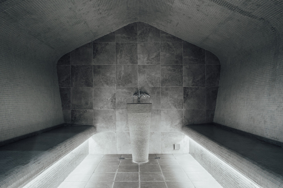 Серый хамам.