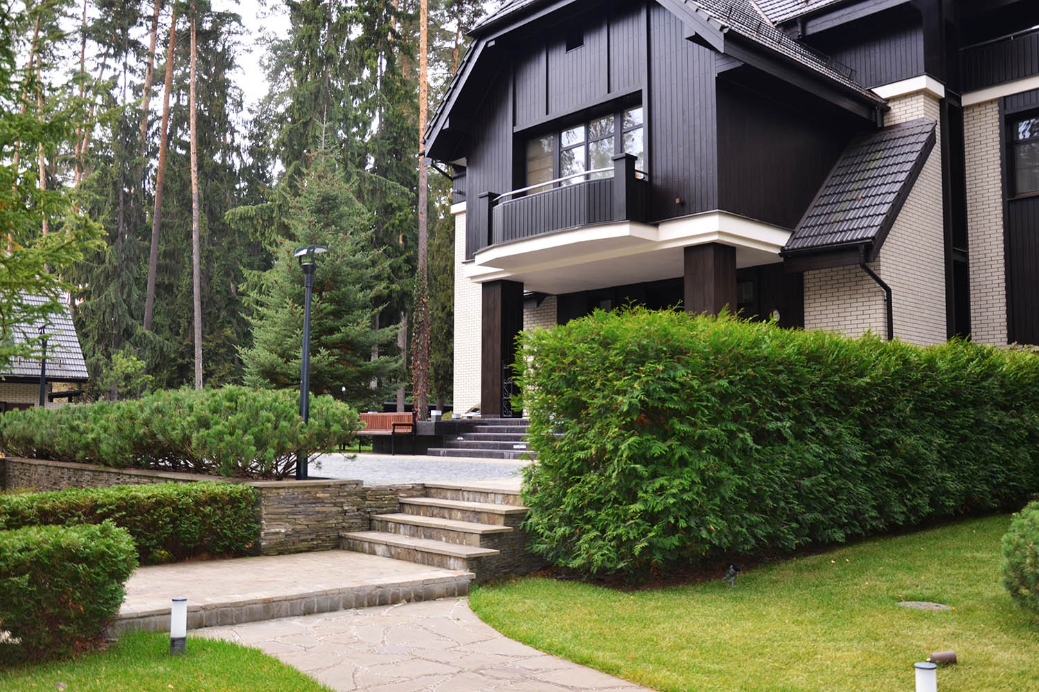 Сад с водоемом в КП " Сосновый Бор"