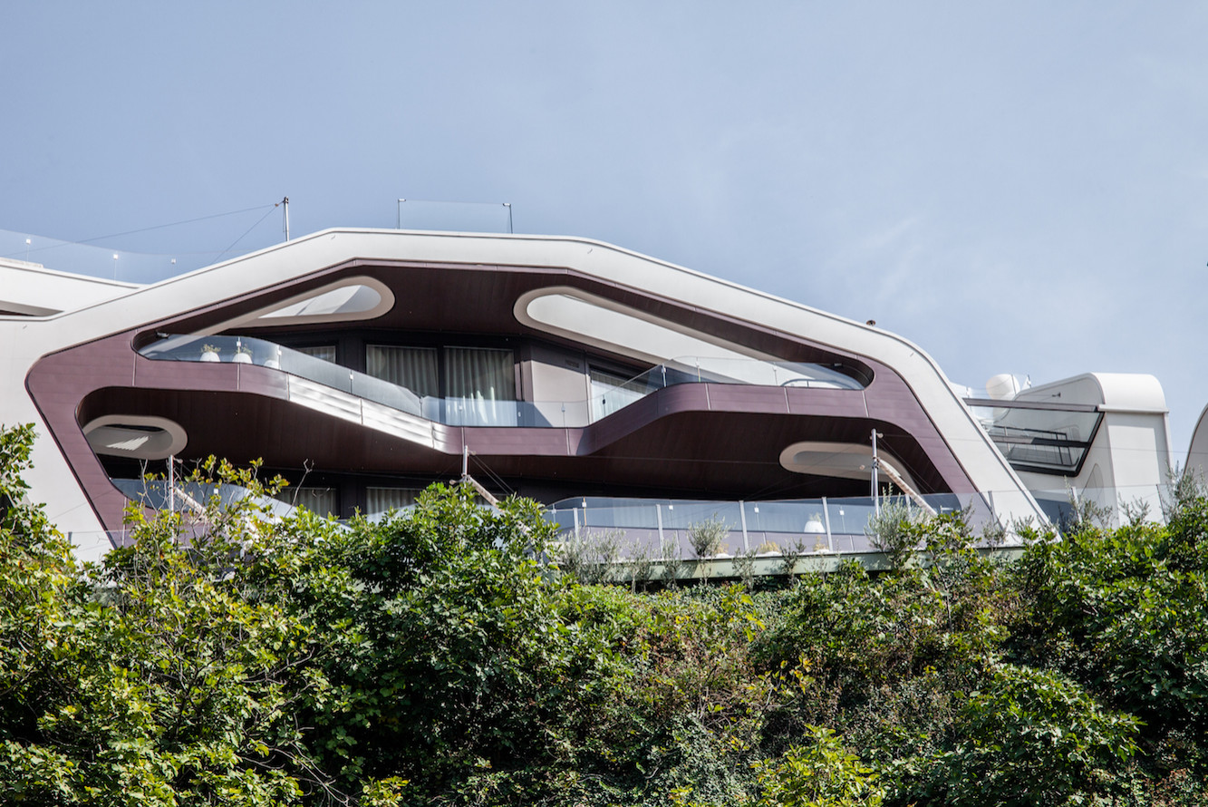 Pipia Panorama residence in Tbilisi / J Mayer H