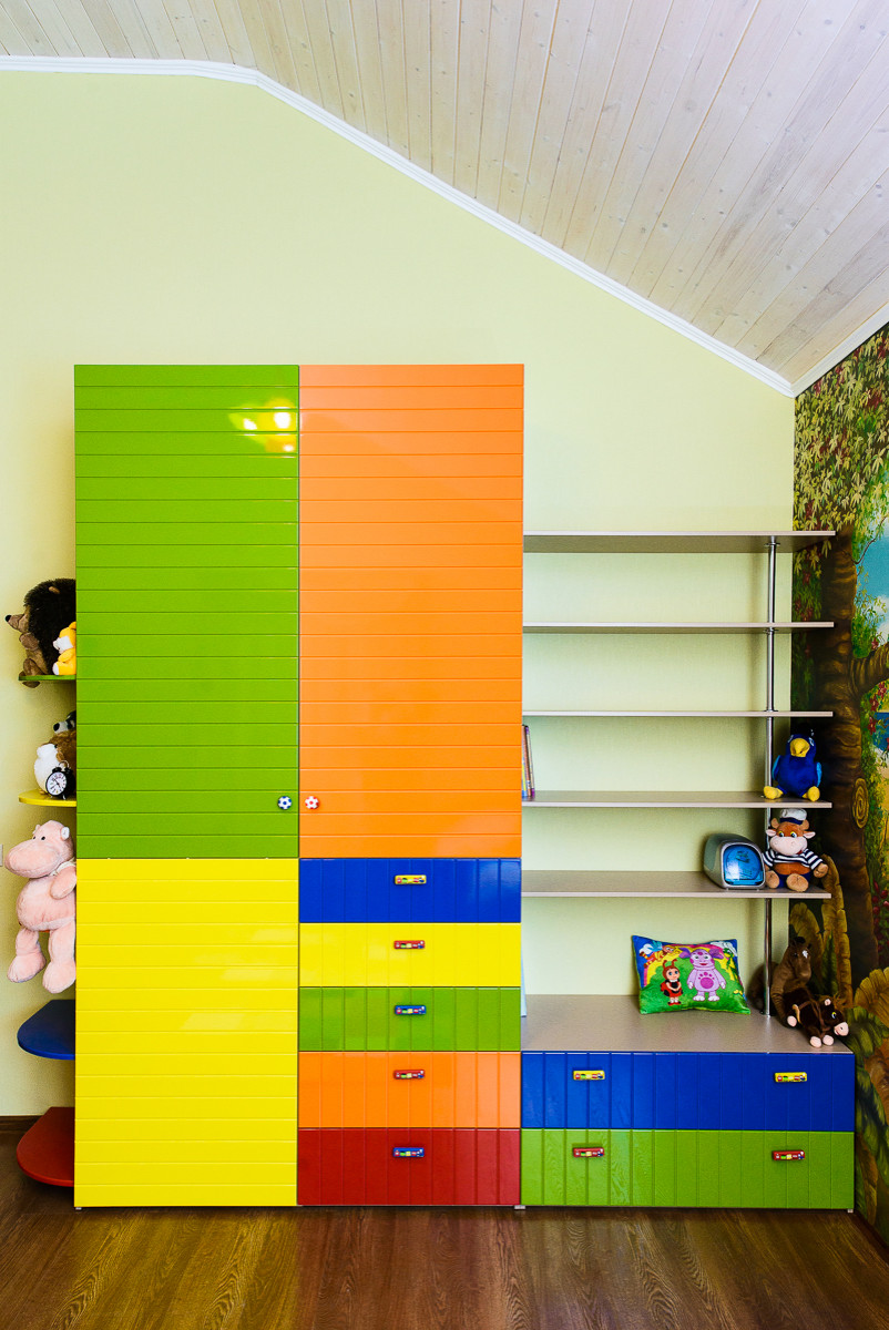 Шкаф в детскую комнату