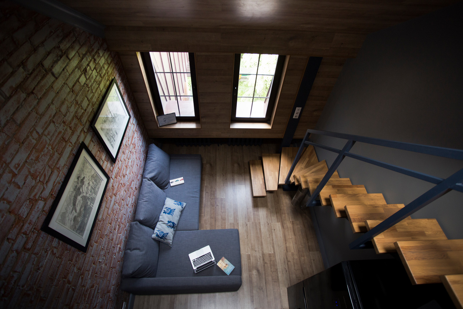 "Dark" apartment for a young girl