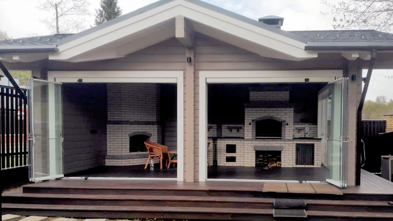 Гриль-домик из бруса с печью и остеклением