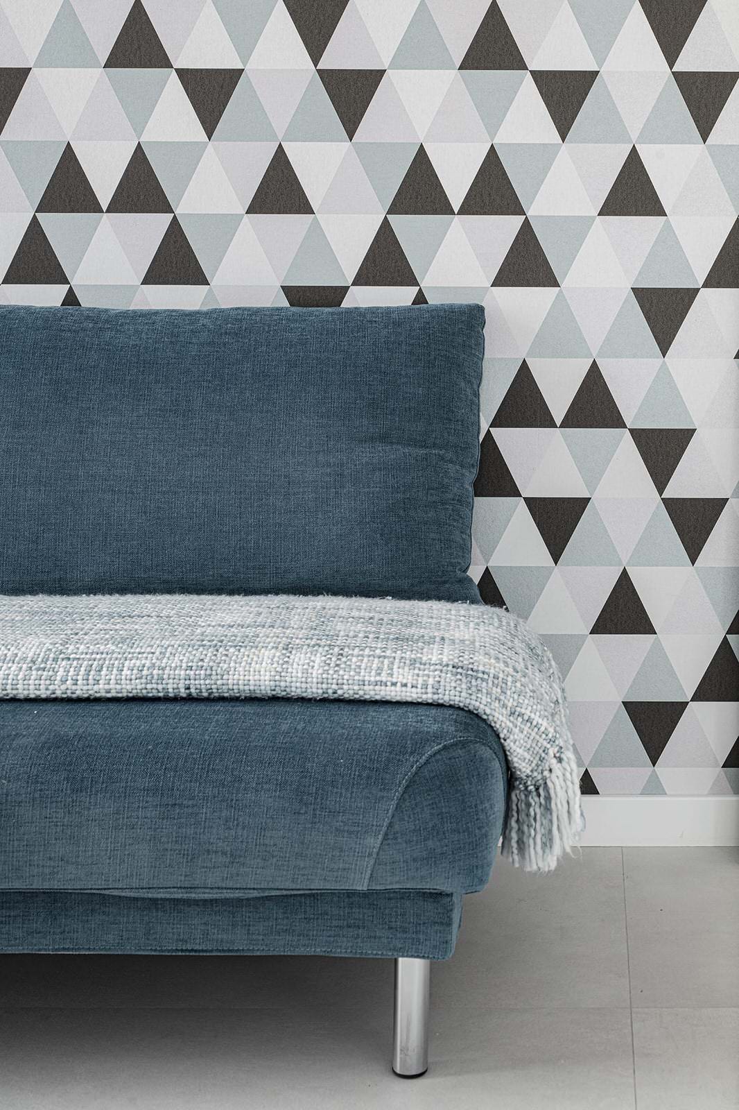 Большой красивый белый дом