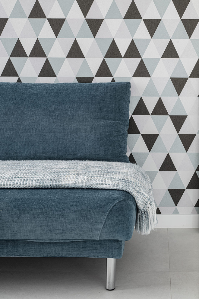 Большой красивый белый дом