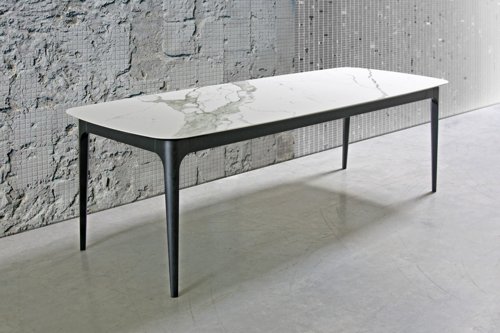 Обеденный стол