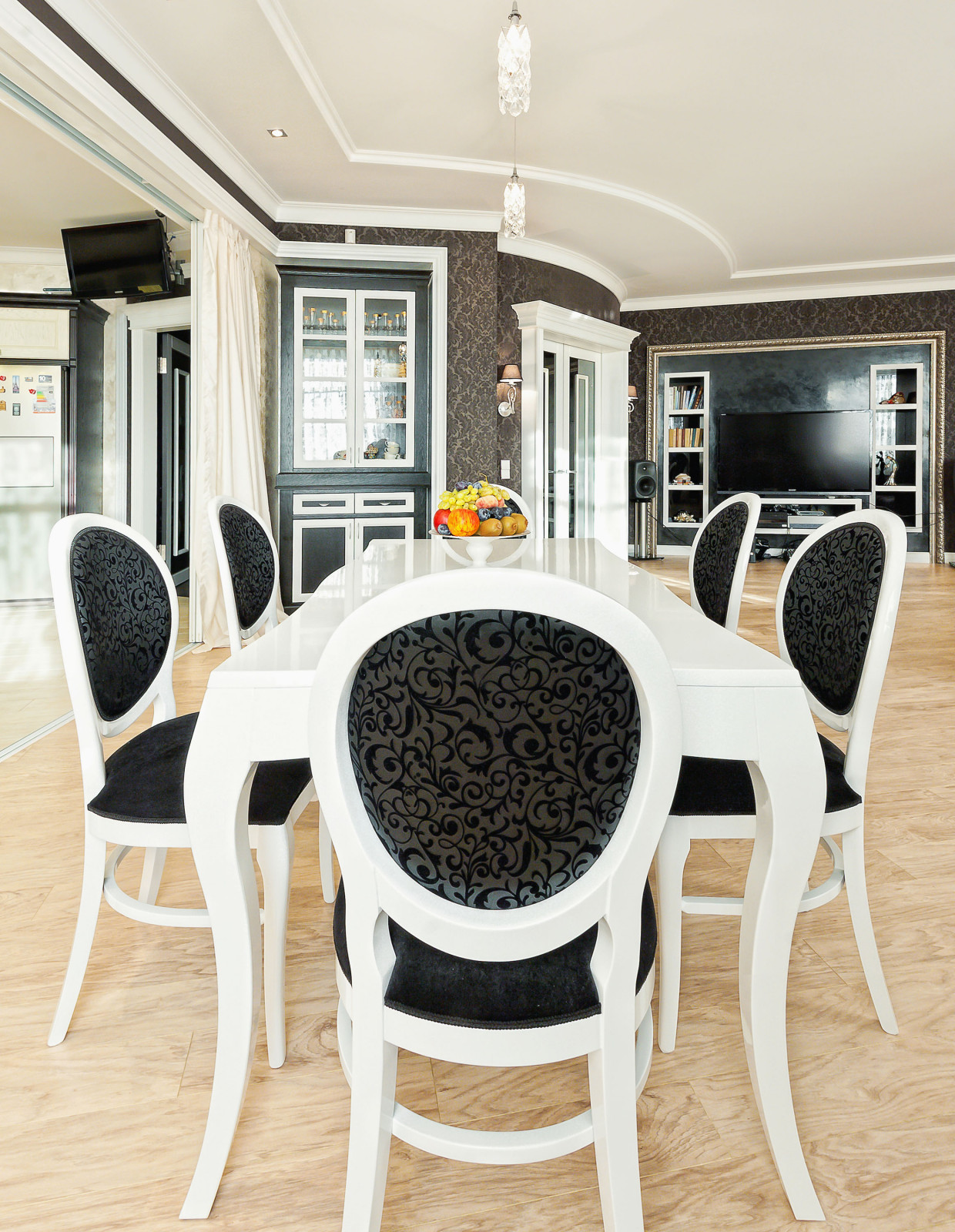 "неоклассический контраст" 2х уровневая квартира