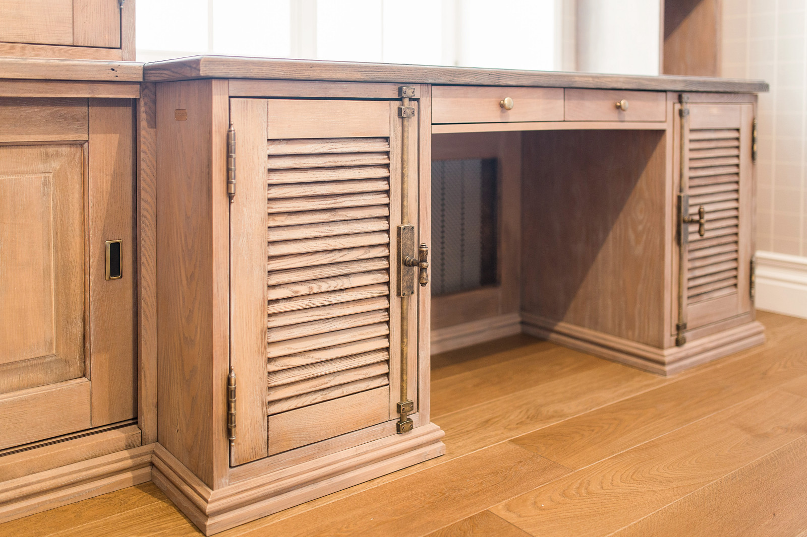 КНИЖНЫЙ ШКАФ RESTORATION & BOOKCASE № 24