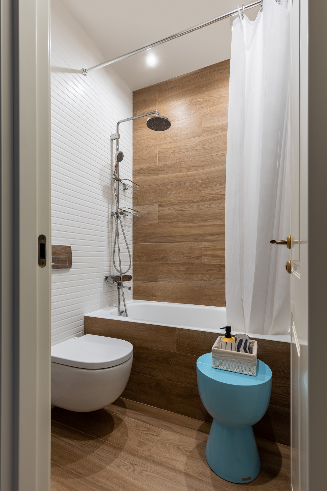 Квартира с желтым диваном