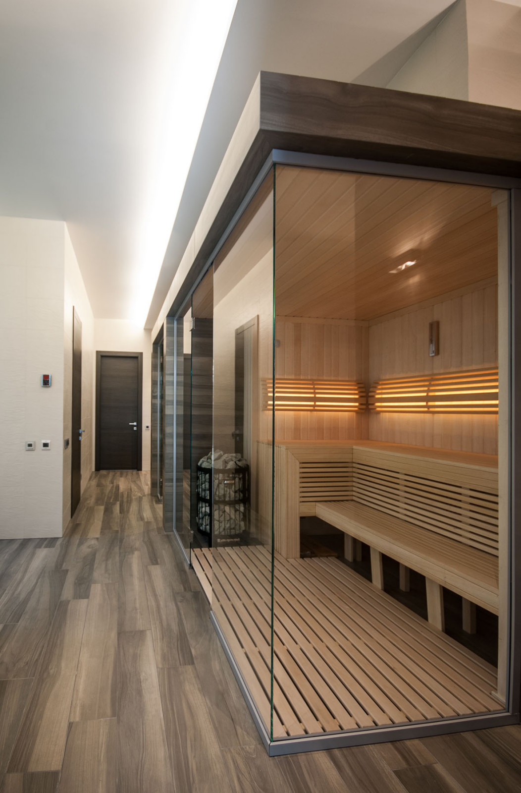 Остекление коттеджа в поселке БЕНИЛЮКС на алюминиевой системе REYNAERS