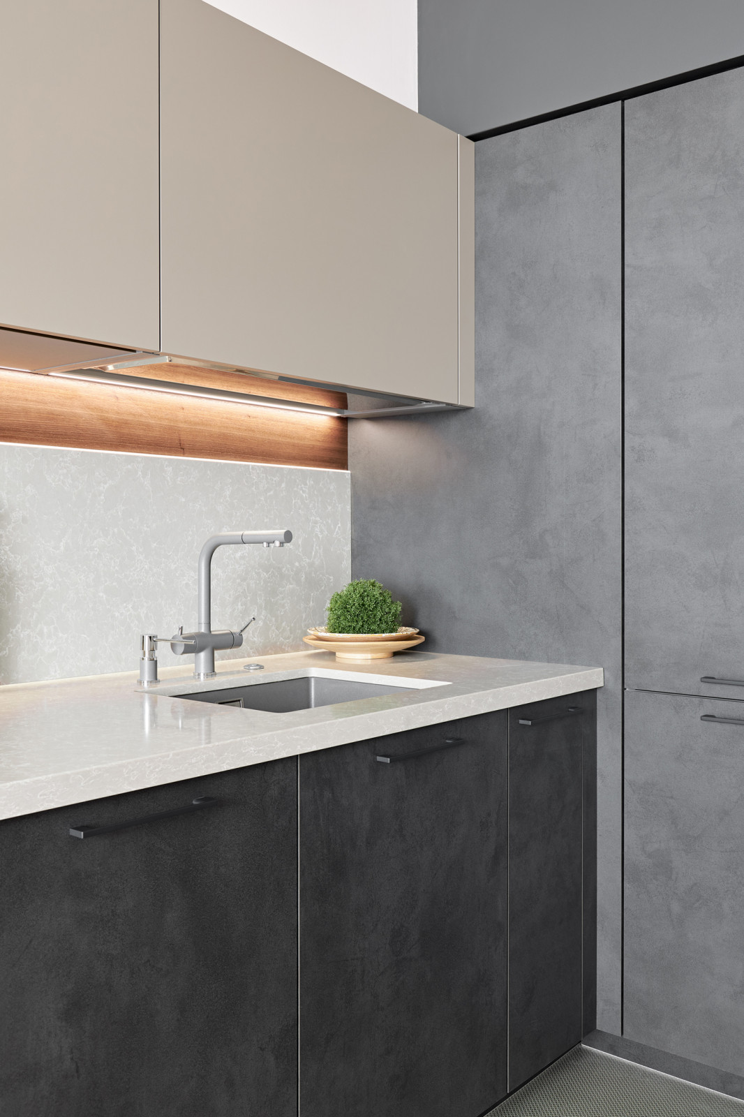 кухня в объединенном пространстве кухни-гостиной.