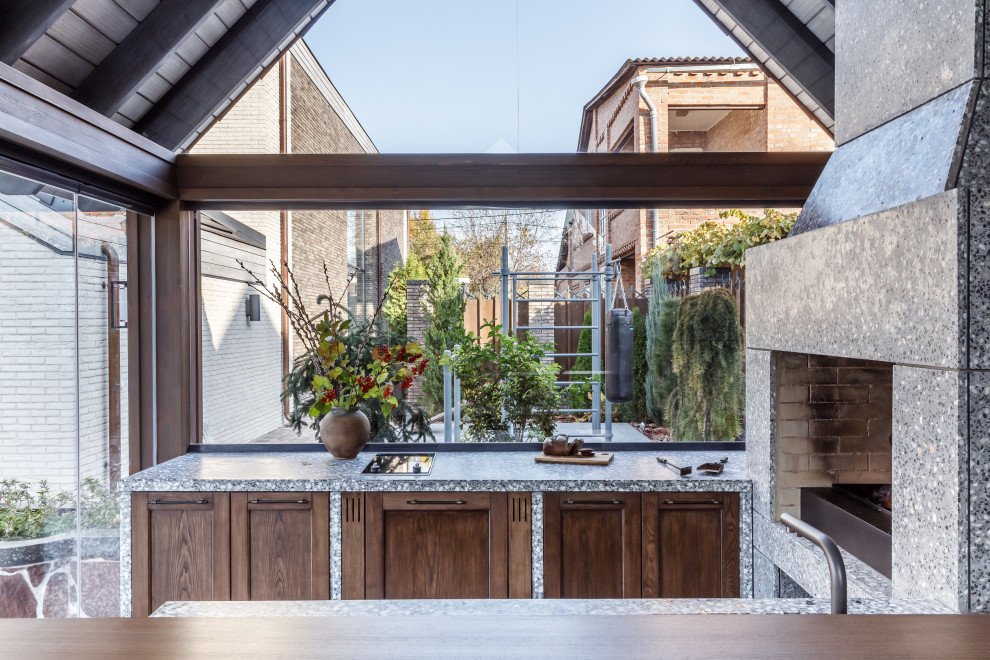 Беседка частного дома. Холодное остекление