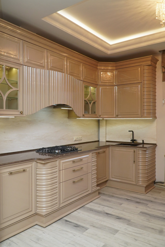 Копия многоуровневой итальянской кухни "Дама"