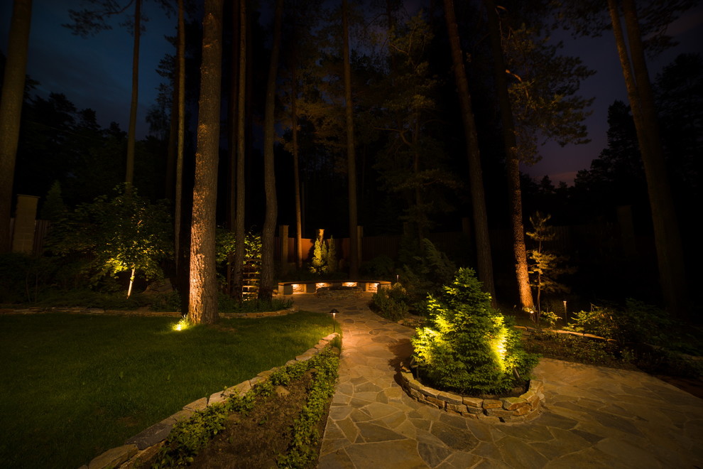 Подсветка архитектурных форм в саду