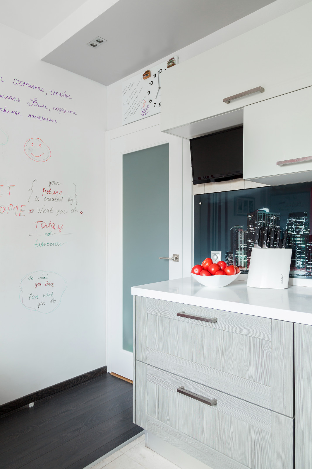 Чем занять пустую стену: Идеи декора, которые пора переосмыслить