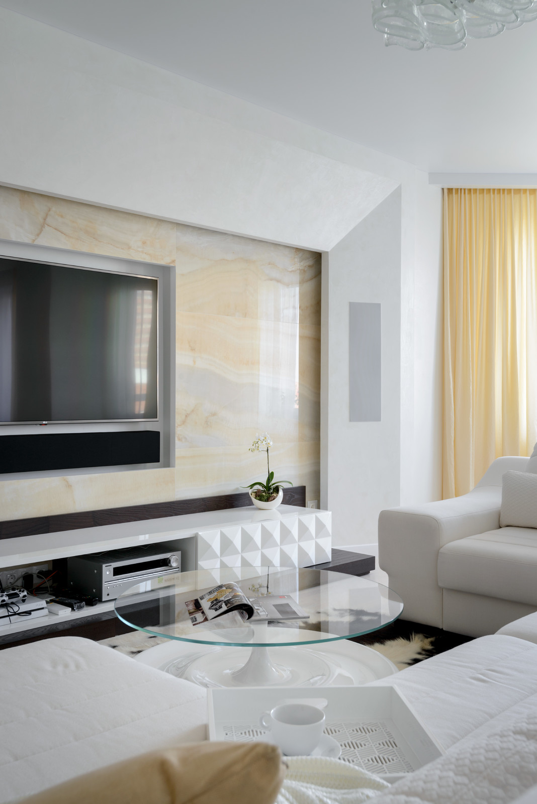 Любовь к белому цвету.