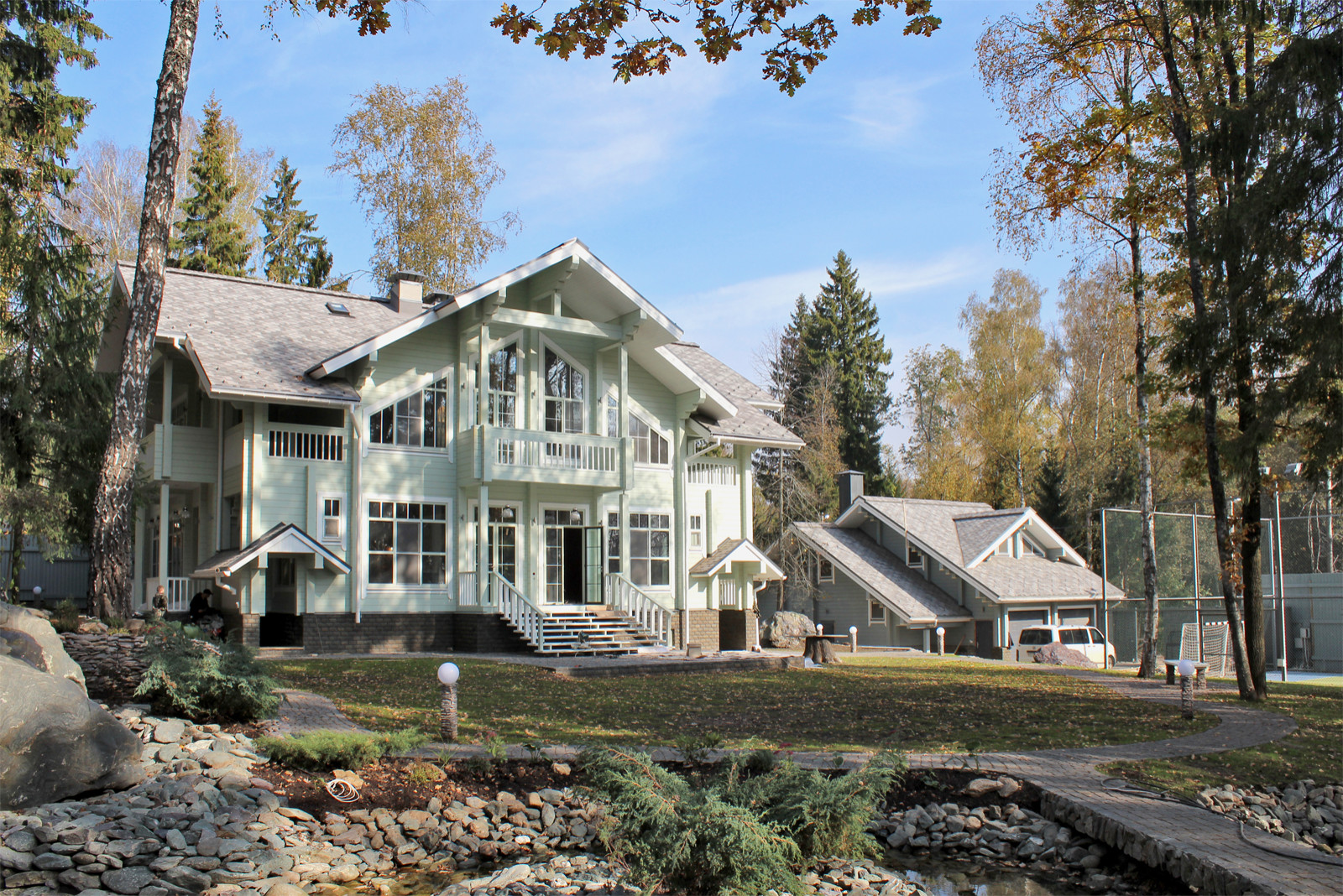 Под одной крышей