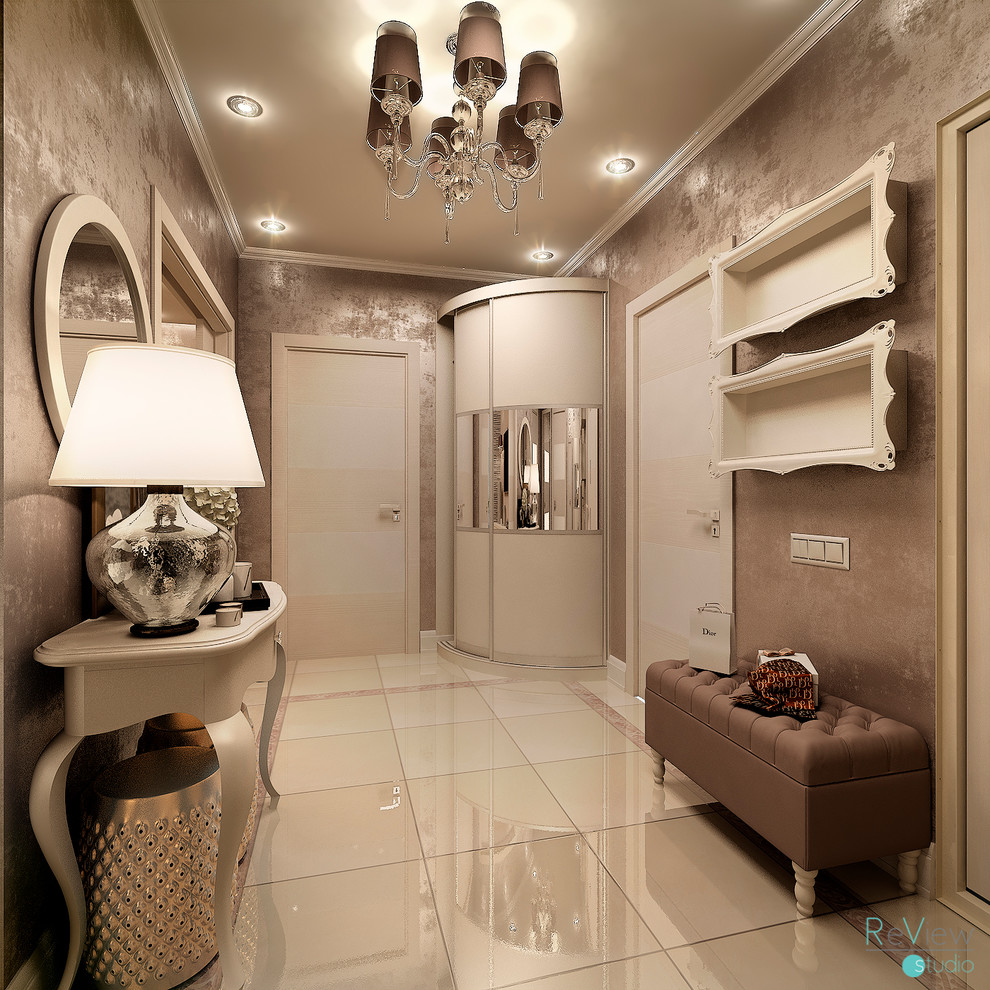 Прихожая трехкомнатной квартиры в г. Пятигорске